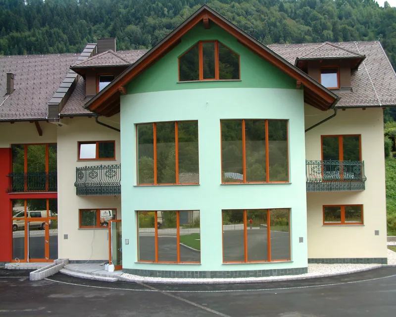 Kovana balkonska ograja, Jesenice