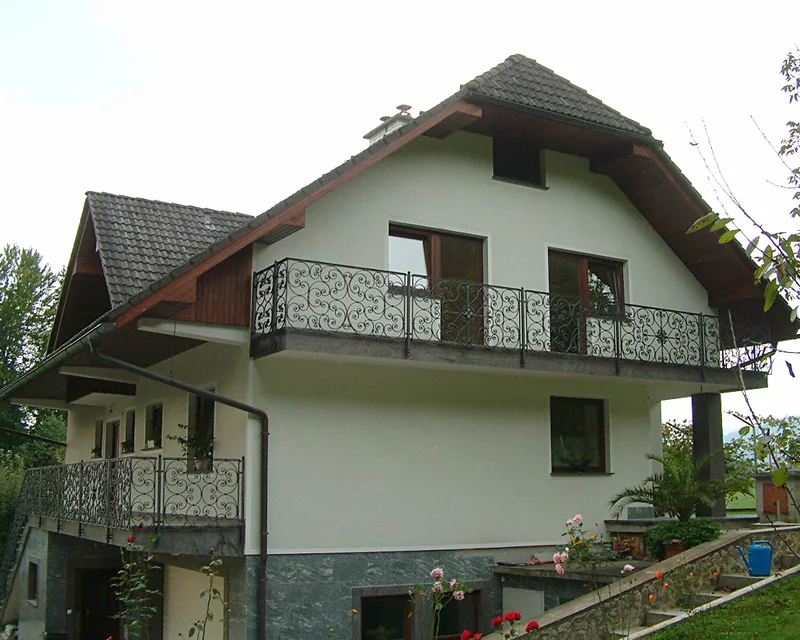 Kovana balkonska ograja, Zg. Pirniče