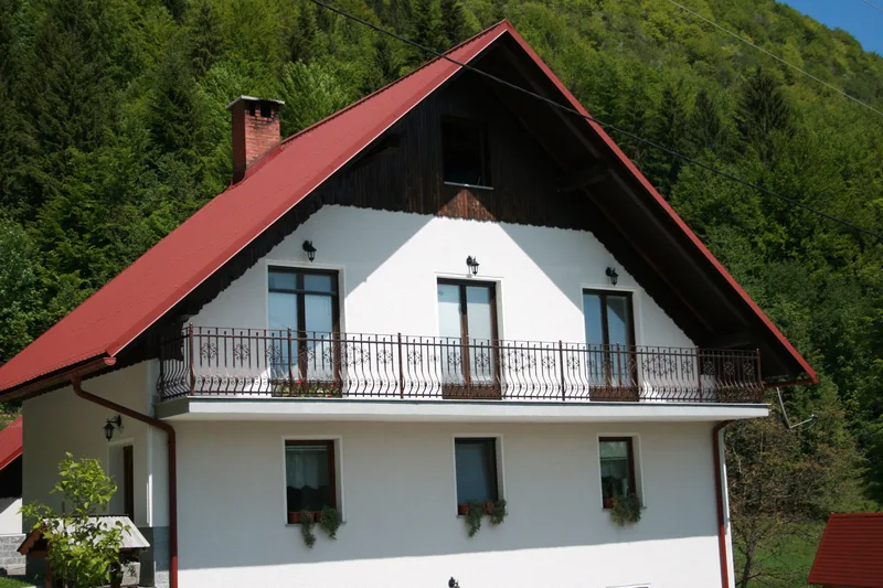 Kovana balkonska ograja, Čekovnik