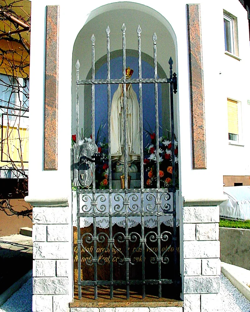 Kovana mreža za kapelico, Ladja