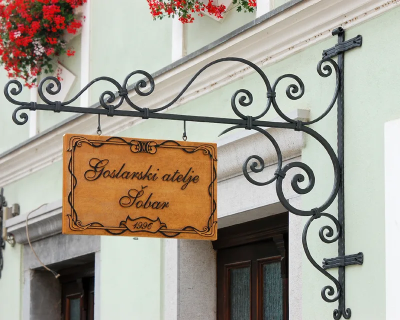 Kovan izvesek Goslarski atelje