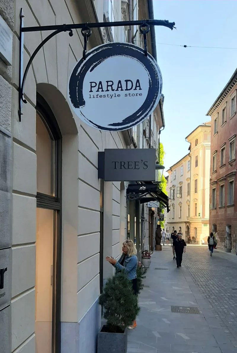 Kovan izvesek Parada